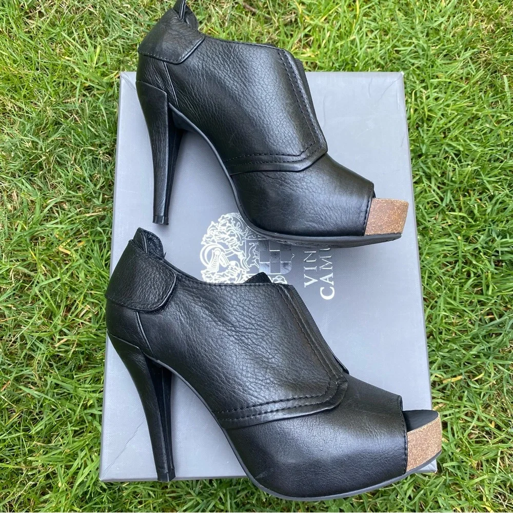 Vince Camuto Pernot Black Leather Booties size 7M - Picture 6 of 10